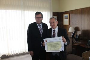 Hugo Vergara recibe título de doctor