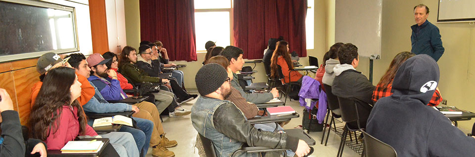 Delegaciones universitarias de Diseño Gráfico visitaron la Facultad de Arte UPLA