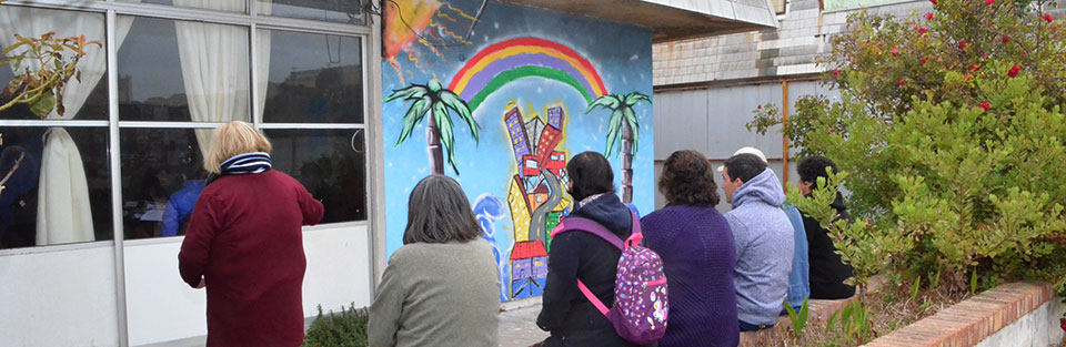 Estudiantes de Artes Plásticas pintaron mural en Hospital del Salvador
