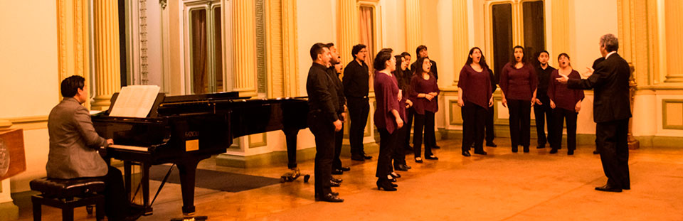 Con nuevos integrantes Coro de Cámara UPLA dio concierto en Palacio Rioja