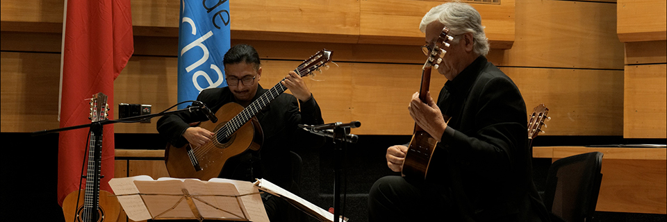 “Dúo Entrecuerdas” interpretó repertorio de música chilena en actividades UPLA