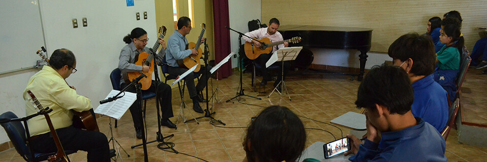 Concierto de música instrumental de “Guitárregas” se presentó en Facultad de Arte