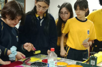 Artistas UPLA llevaron taller de grabado cartongráfico a instituto Rafael Ariztía de Quillota