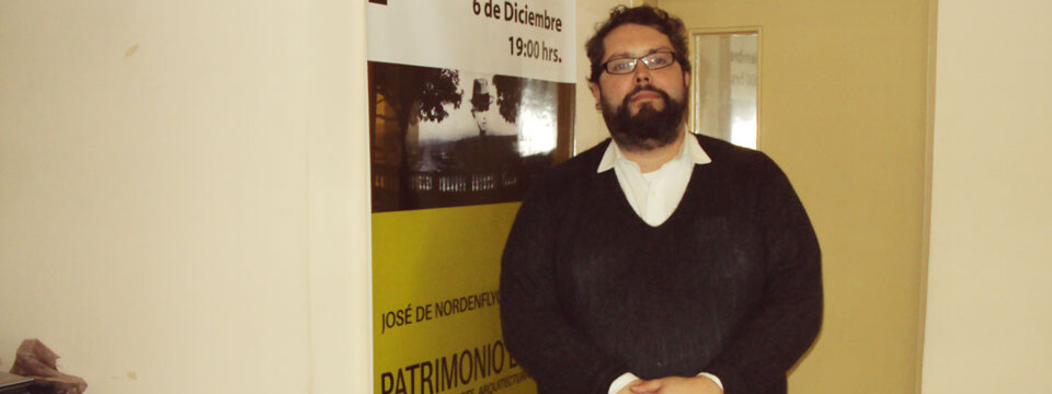 Académico José de Nordenflycht obtiene doctorado en España